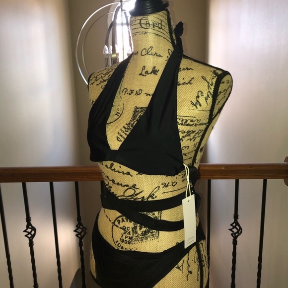 Tobi Wrap Around Bikini Set Sporty Goddess Beach Vibes Black L NWT - Picture 4 of 5